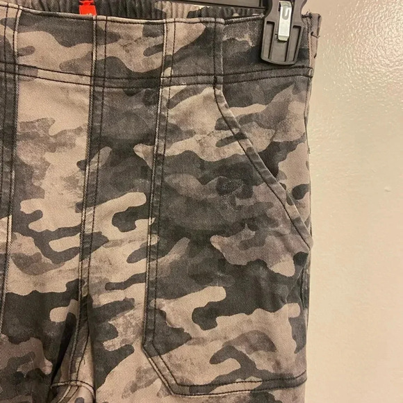 Spanx Stretch Mid Rise Twill Joggers Black Wash Camo Size Extra Small - Picture 7 of 10